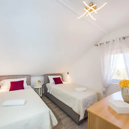 Apartman Sanja דירה נין