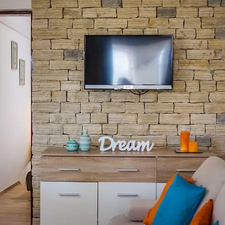 Apartman Sanja דירה נין