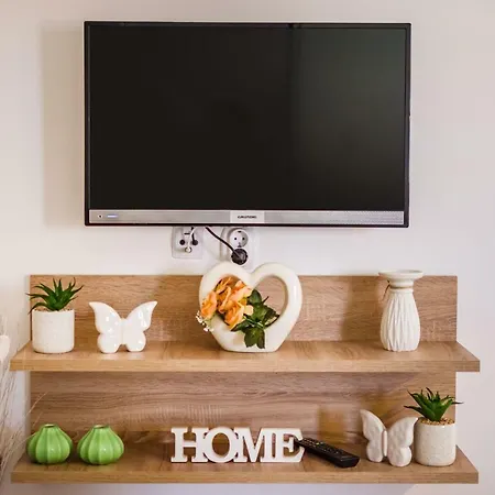 Apartman Sanja * נין