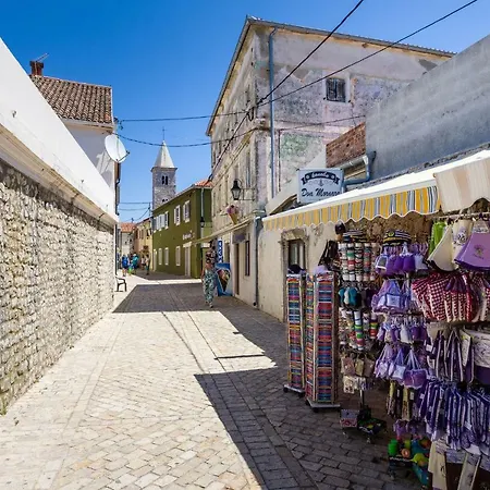 Apartman Sanja شقة *