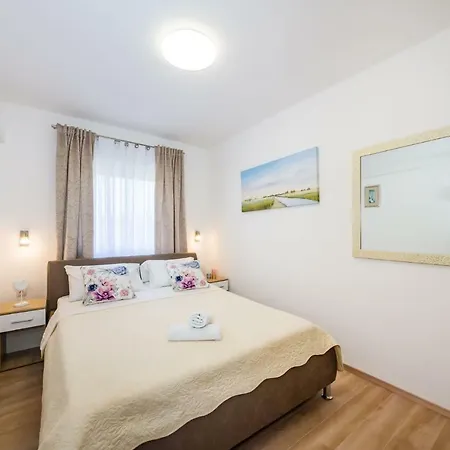 Apartman Sanja شقة